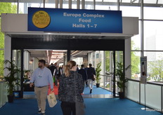 De doorgang van hal 8 richting de hallen 1 tot en met 7.